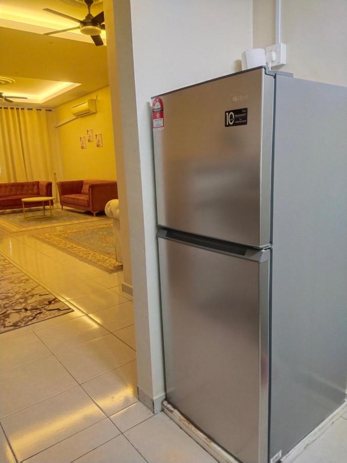 Axaida Homestay Parit Jawa Bakar Parit Exterior foto
